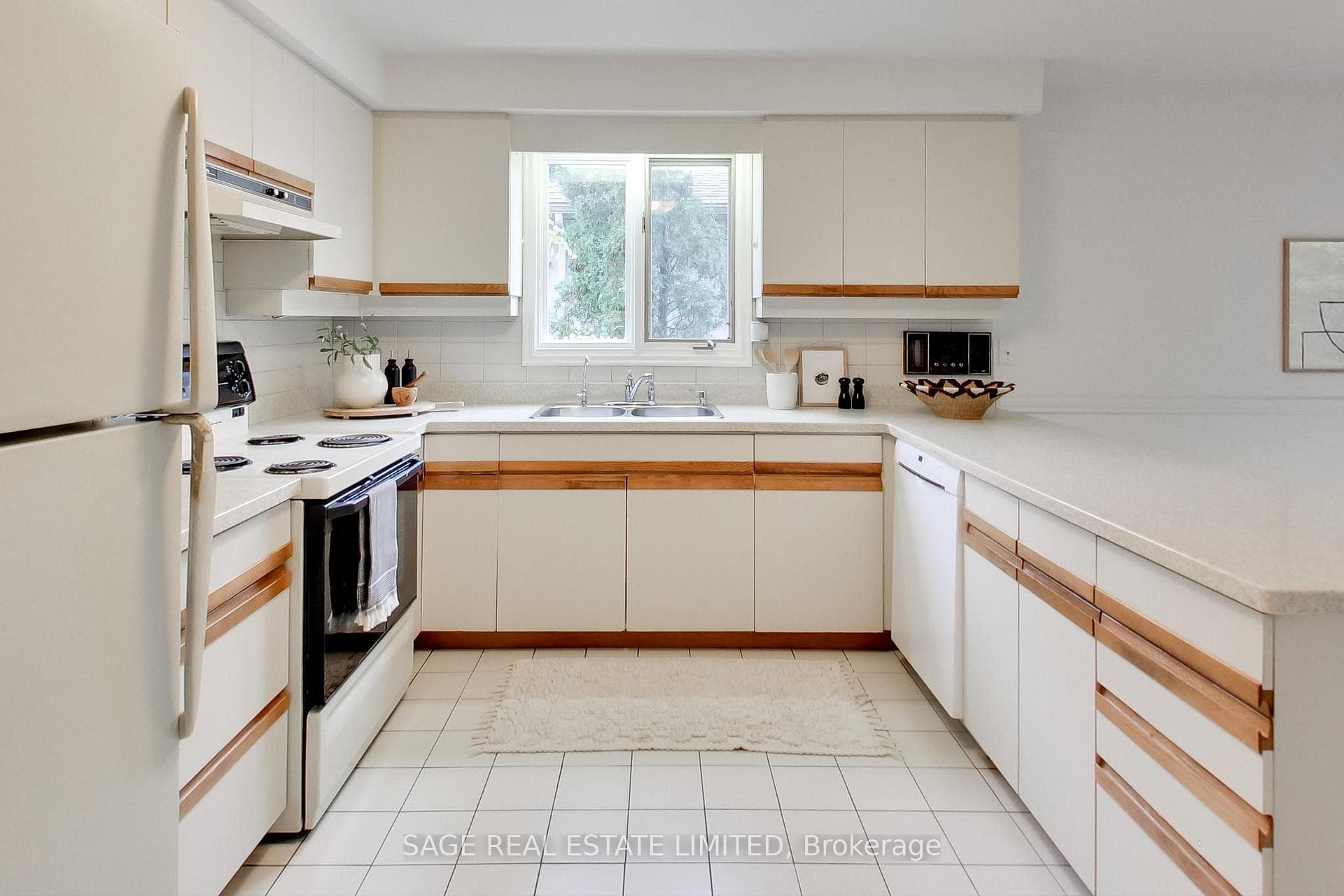 Eat In Kitchen w/walkout to deck