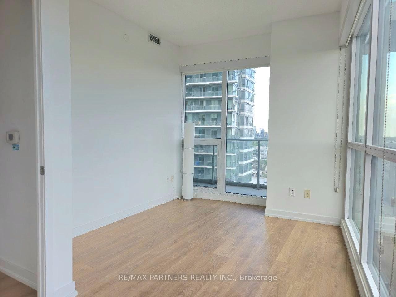 115 Mcmahon Drive Unit 2010 photo 7