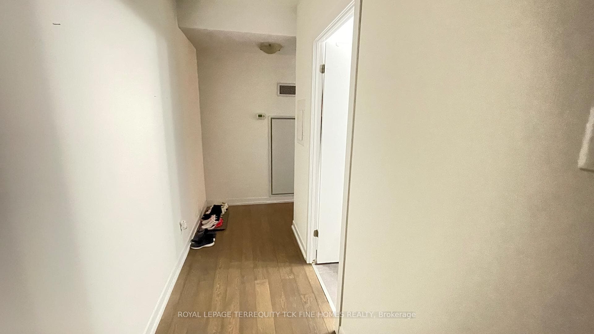 36 Howard Park Avenue Unit 314 photo 4