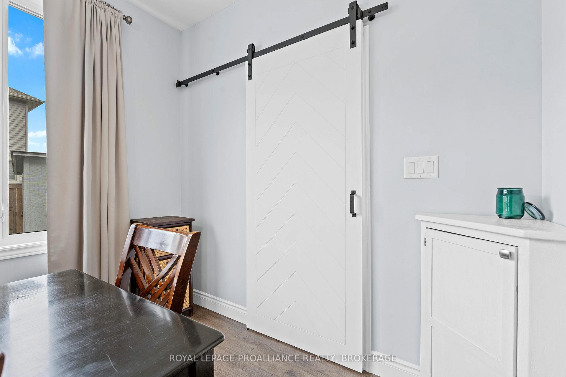 464 Beth Crescent photo 15