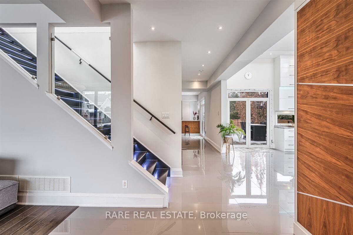 125 Craigmore Crescent photo 3