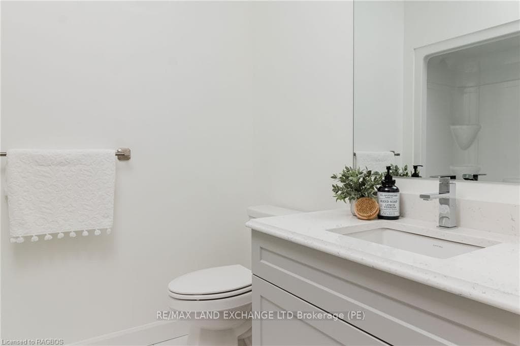 358 MCLEAN Crescent photo 19