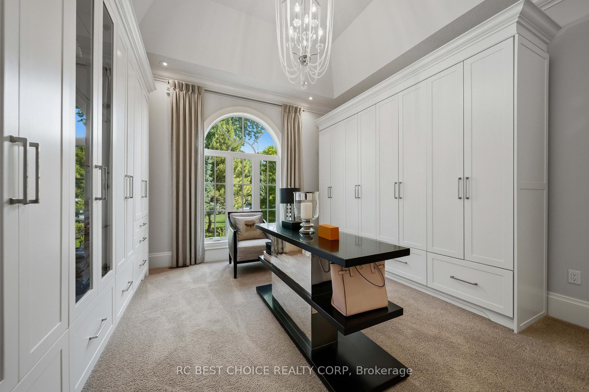 1577 Gloucester Road photo 28