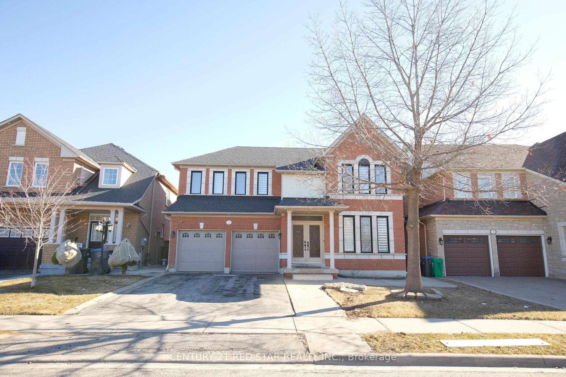 3 Okanagan Drive photo 1