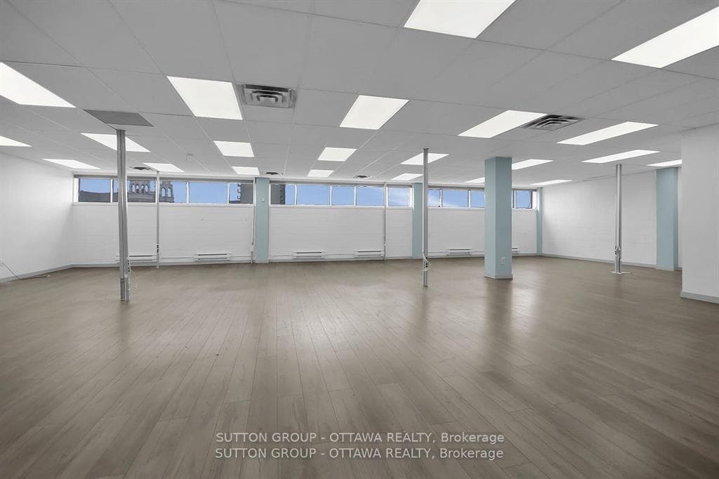 981 Wellington Street Unit 400 photo 2