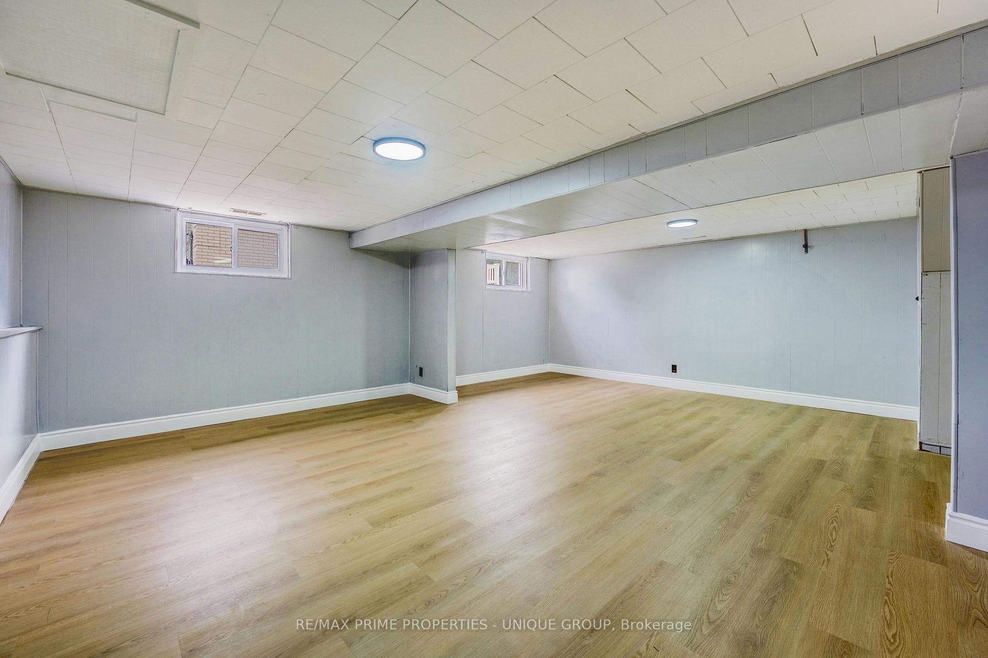 890 Hollands Avenue photo 35