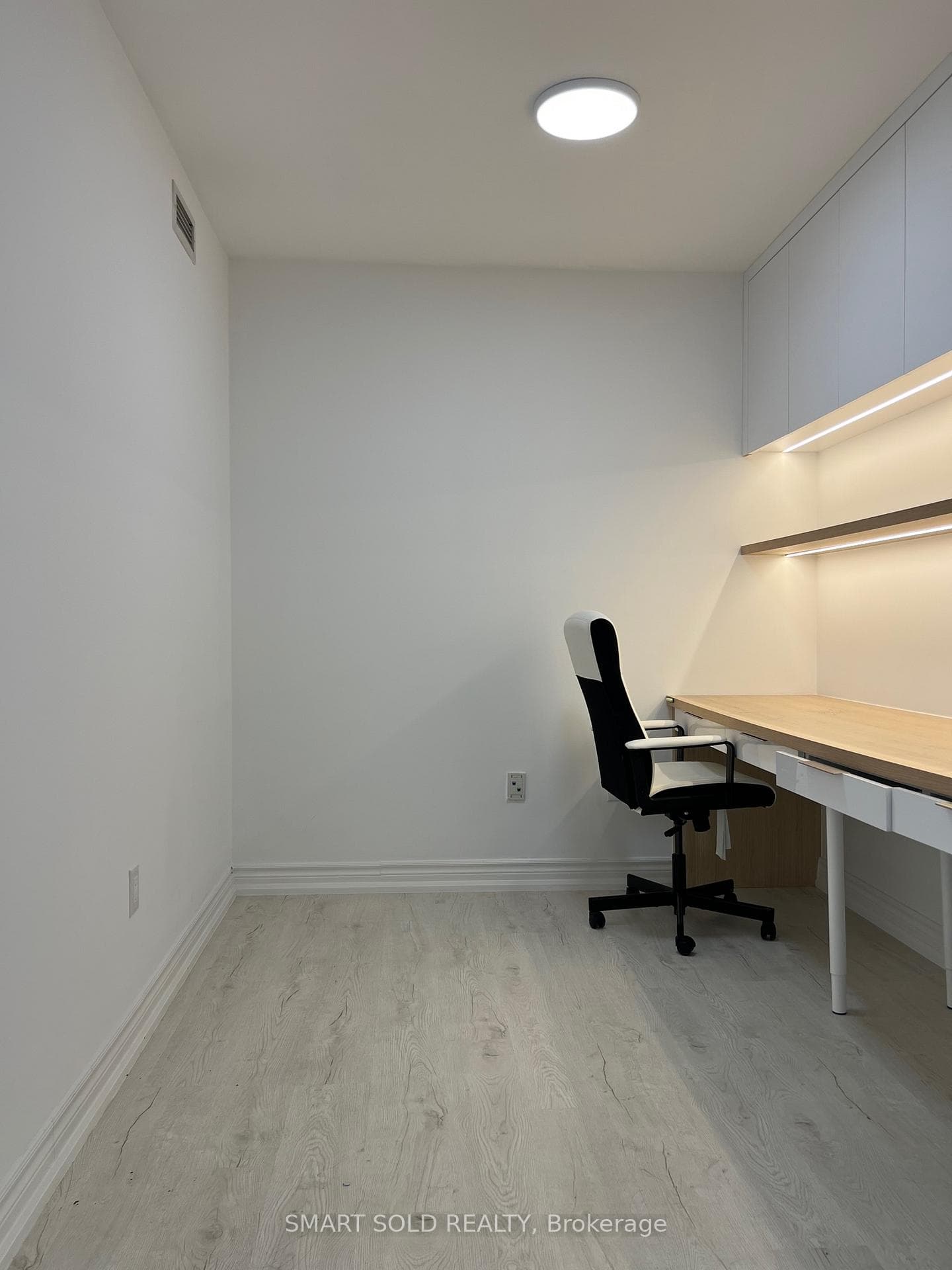 Huge Den/3rd bedroom