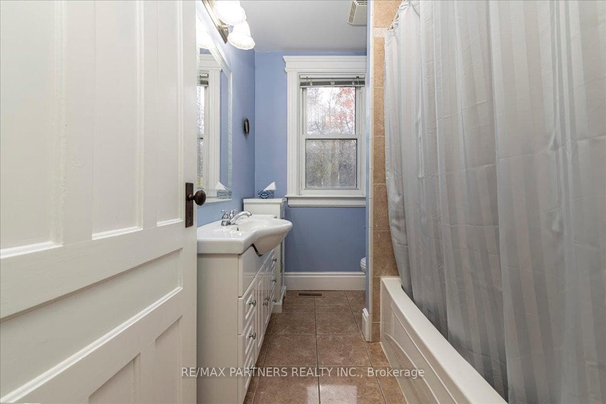 109 MULCASTER Street photo 19