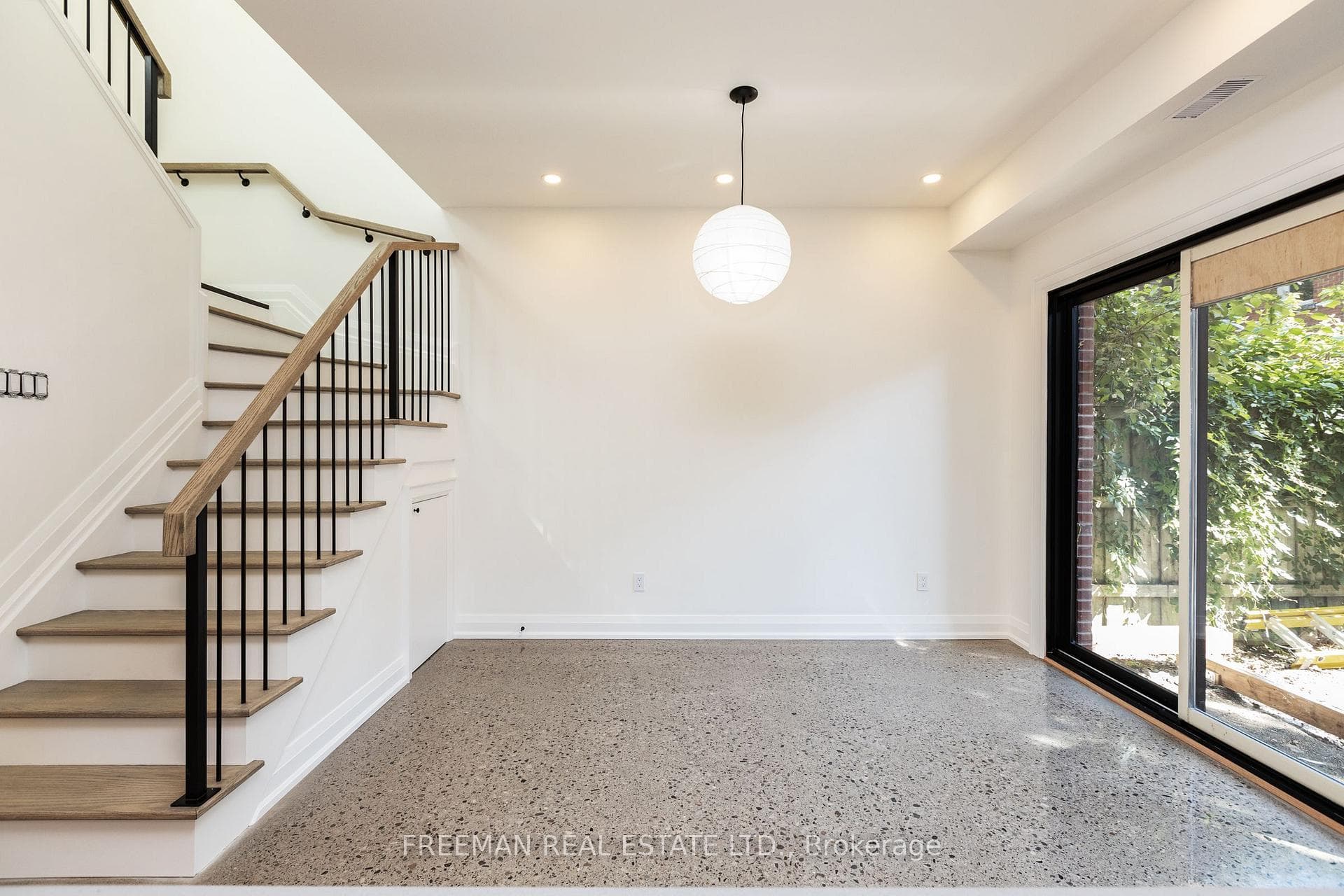 642 Gladstone Avenue Unit Laneway Home photo 7