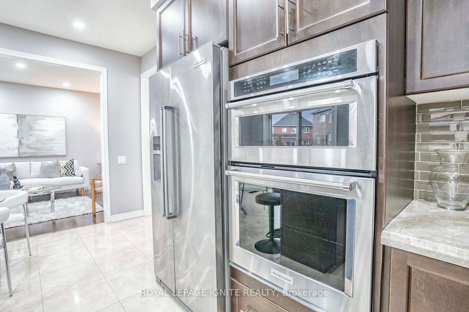 61 Blackberry Valley Crescent photo 11