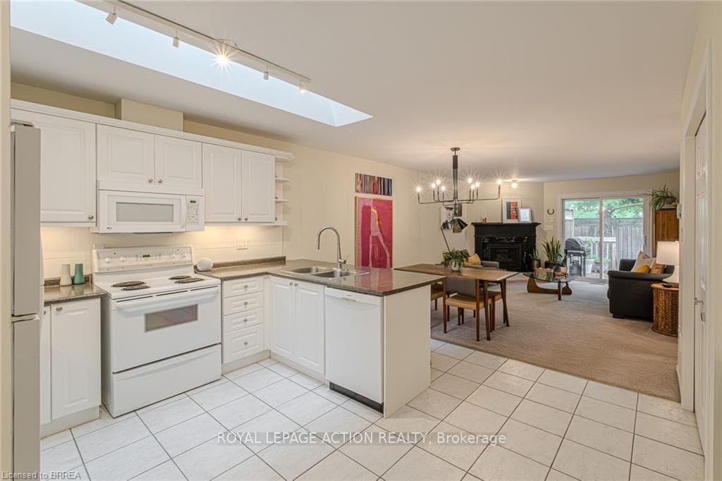 10 Courtland Drive photo 8