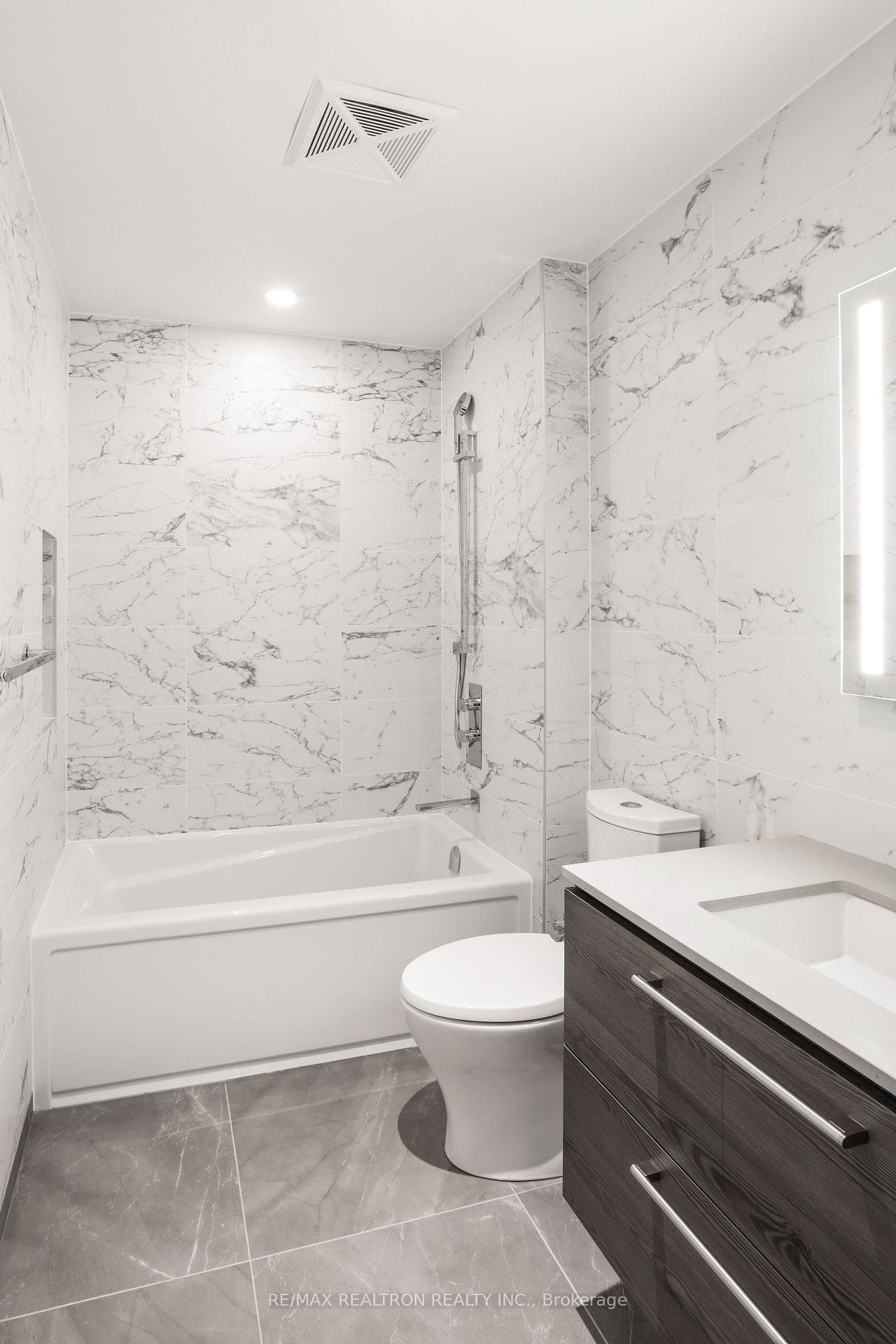 2 Clarendon Avenue Unit 405 photo 12