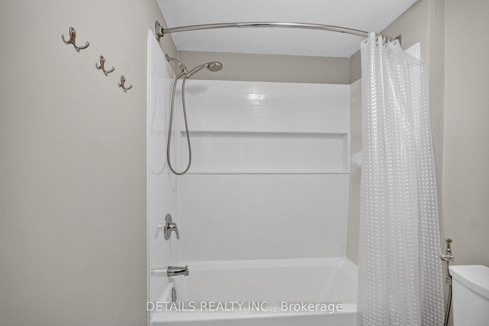 39 Sandhurst Court photo 42