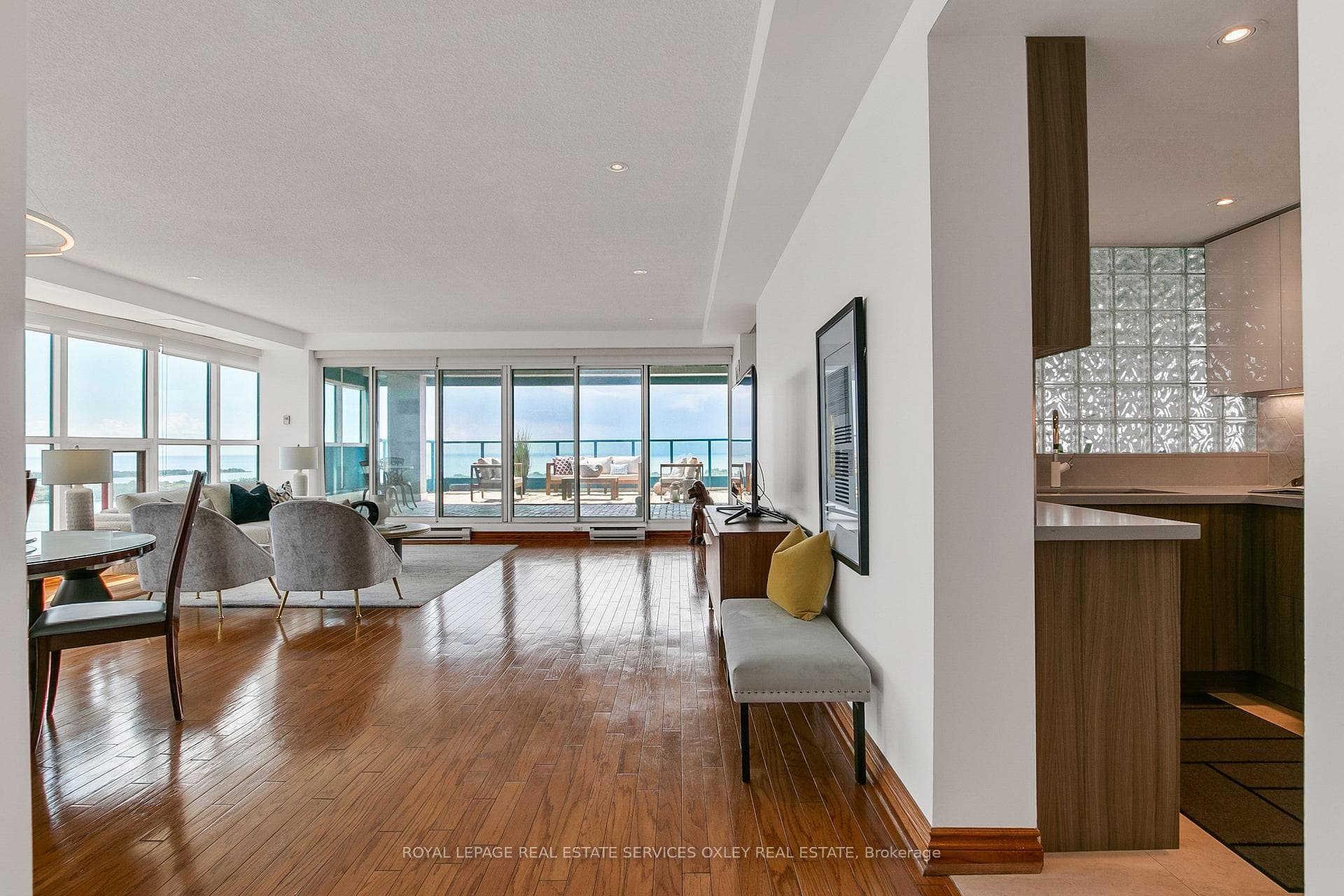 99 Harbour Square Unit PH04 photo 3