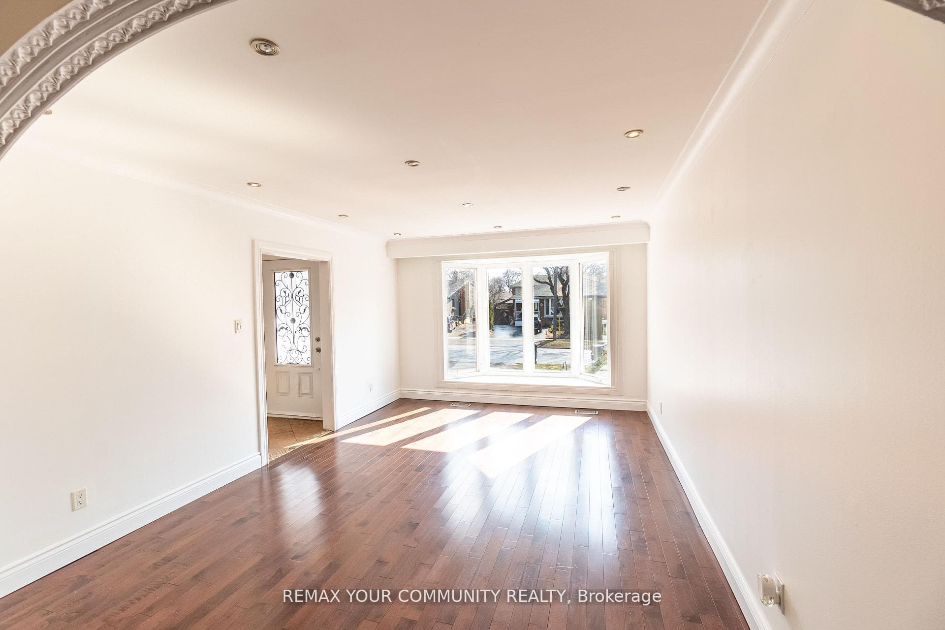 32 Marbury Crescent photo 5