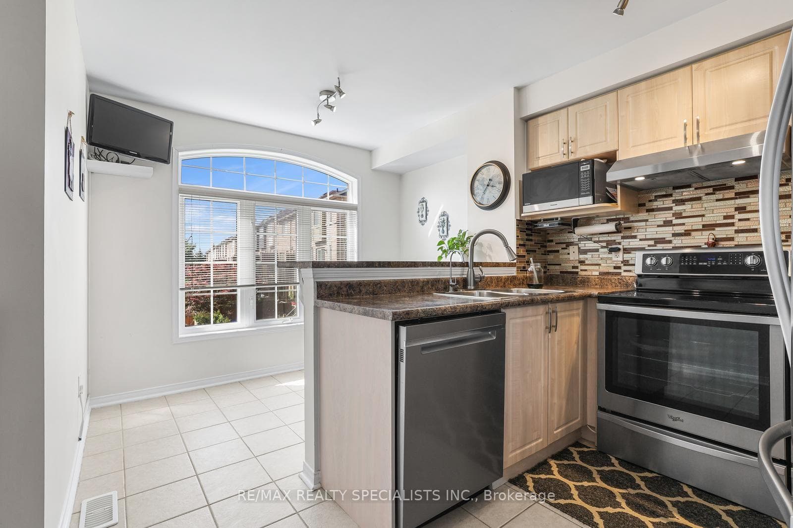 3370 Redpath Circle photo 11