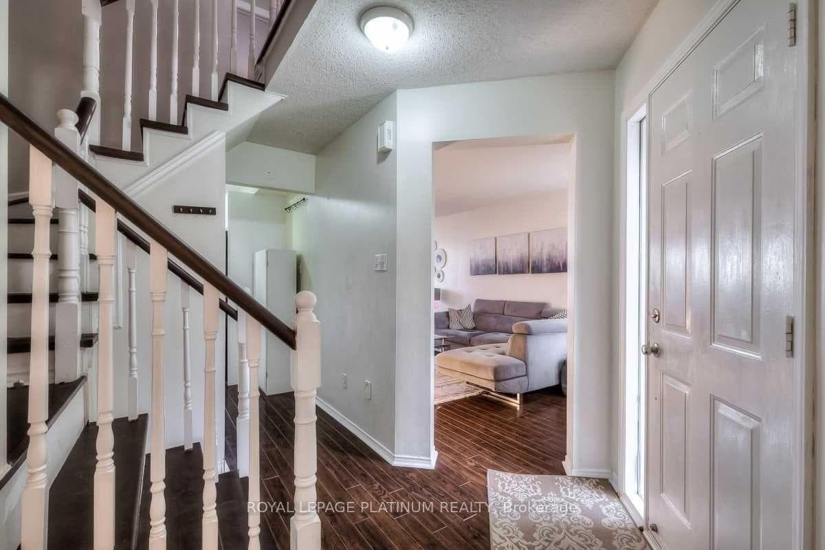 87 Poolton Crescent photo 6