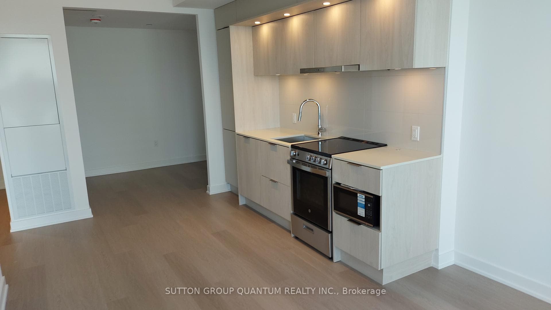 448 Burnhamthorpe Road Unit 2607 photo 7