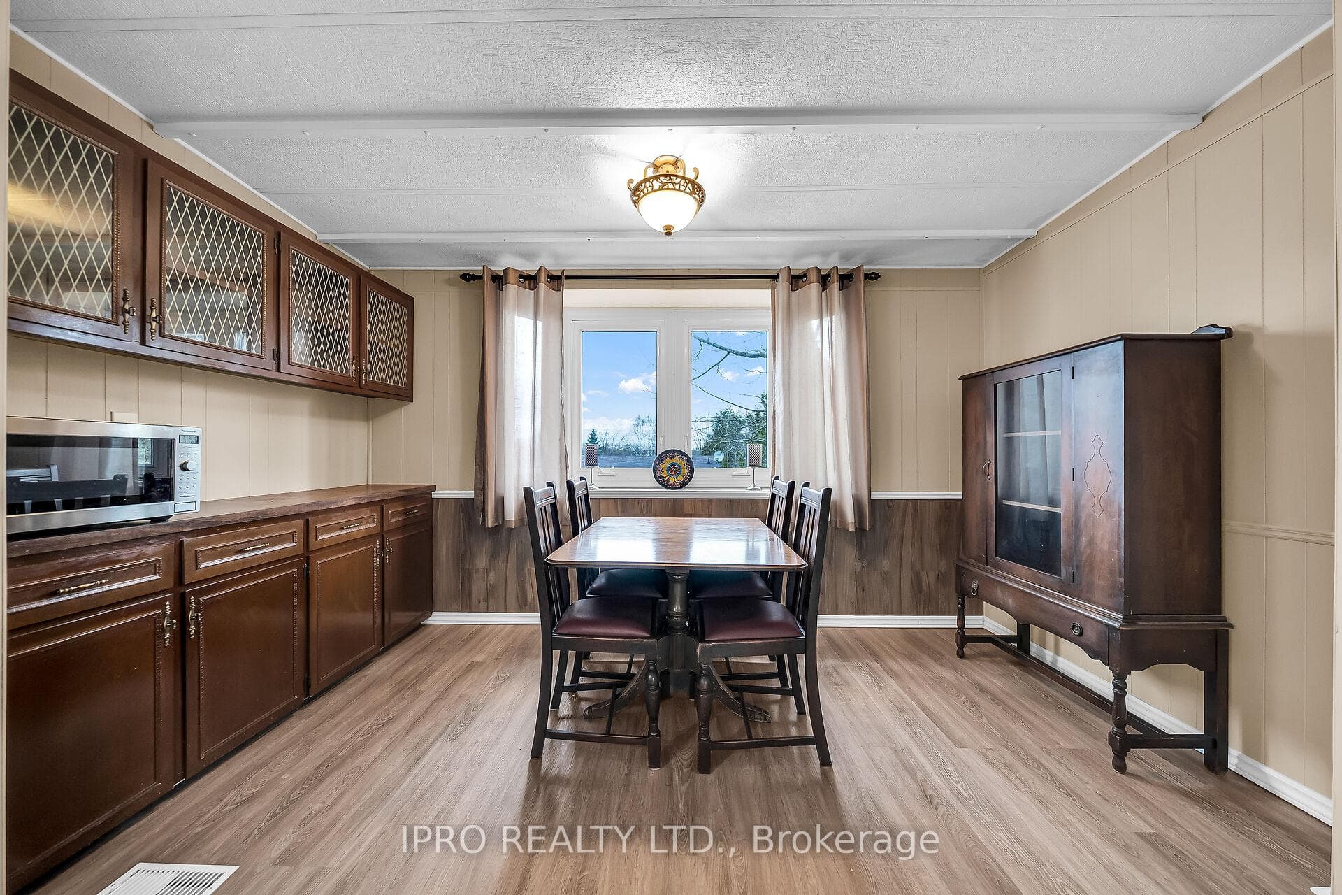 137 Maple Crescent photo 7