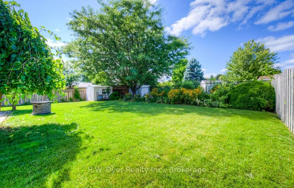 12 Hale Court photo 36