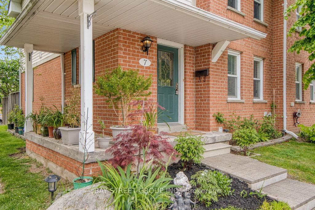 5659 Glen Erin Drive Unit 7 photo 4