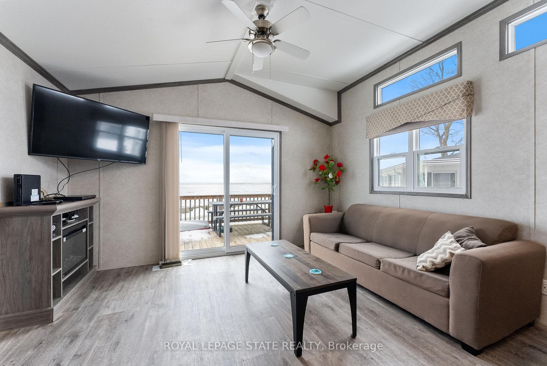 490 Empire Road photo 7