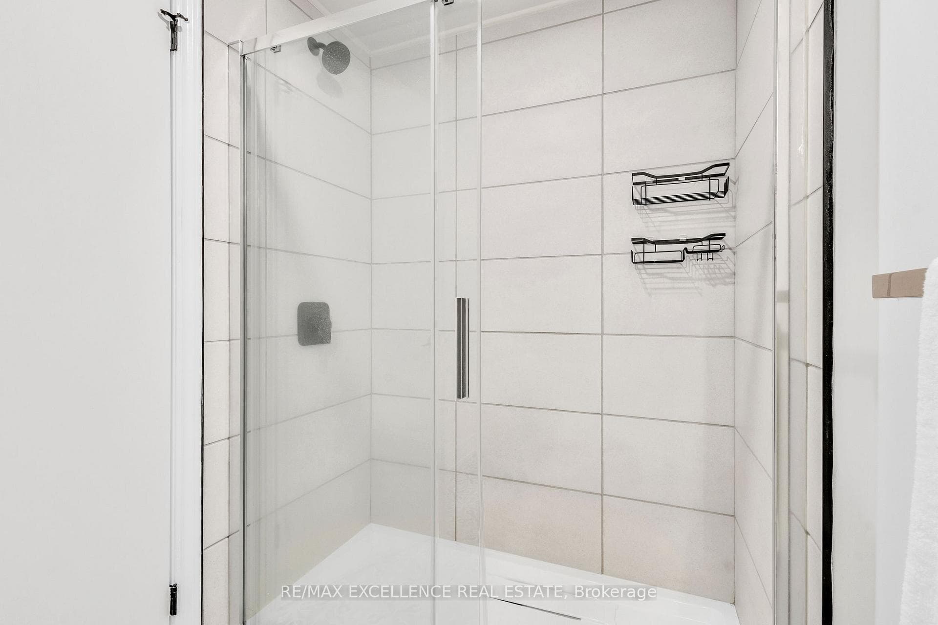 127 Acorn Crescent photo 10