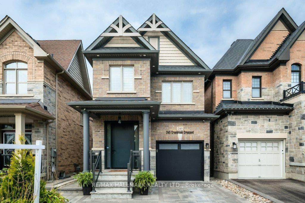 245 Cranbrook Crescent photo 1