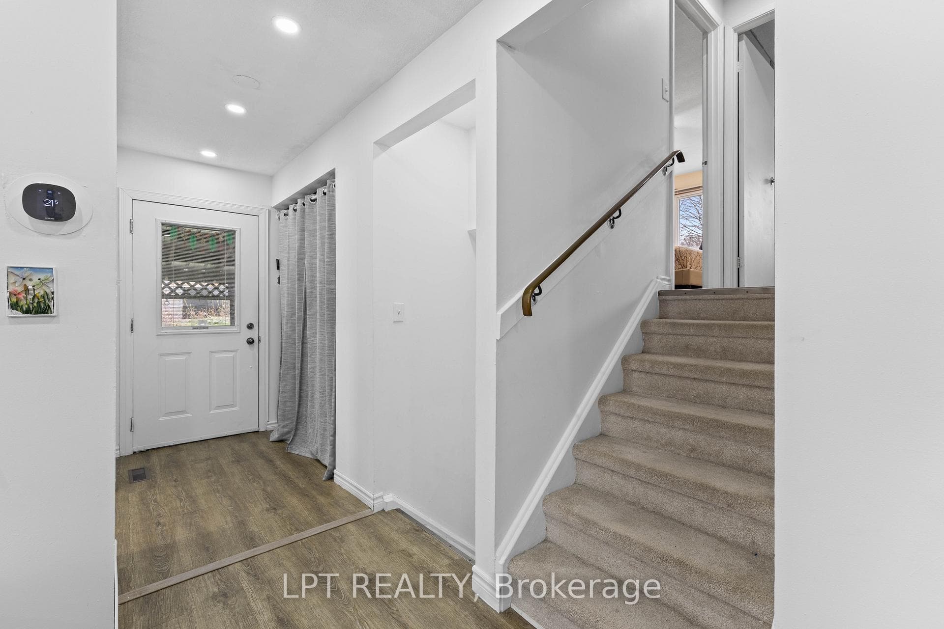 55H Chaucer Crescent photo 6