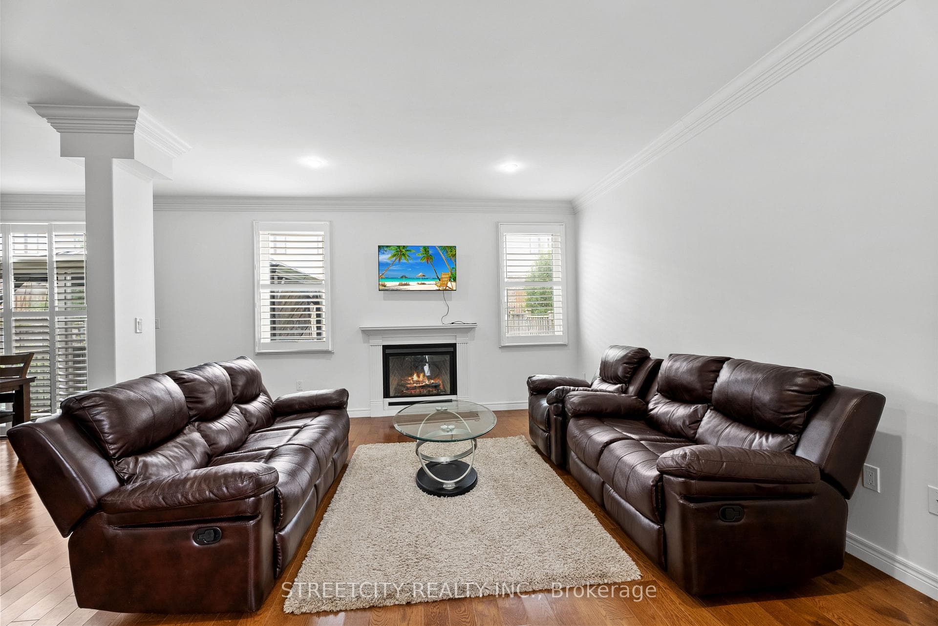 689 SPRINGWOOD Crescent photo 7