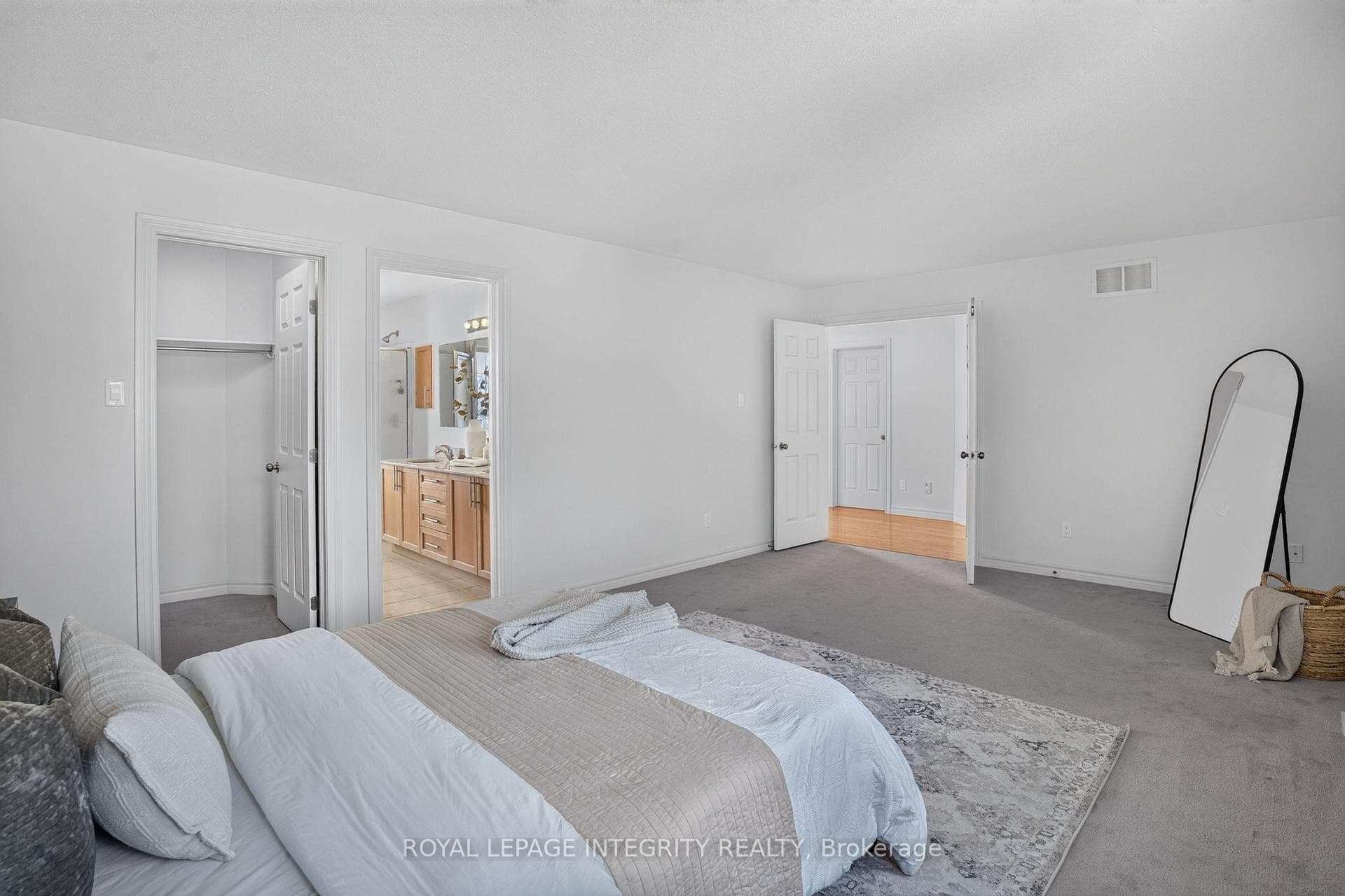 275 Kiwanis Court photo 15