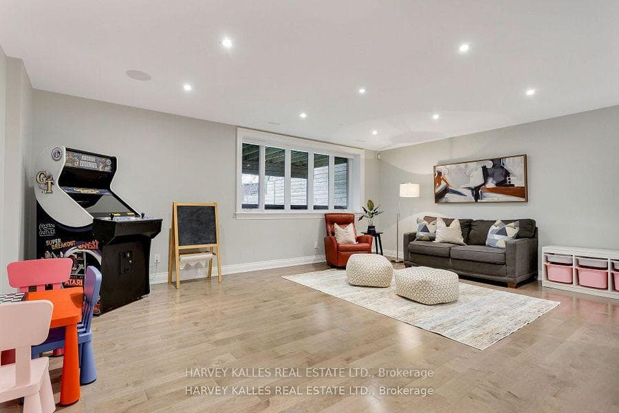 4673 Dundas Street photo 35
