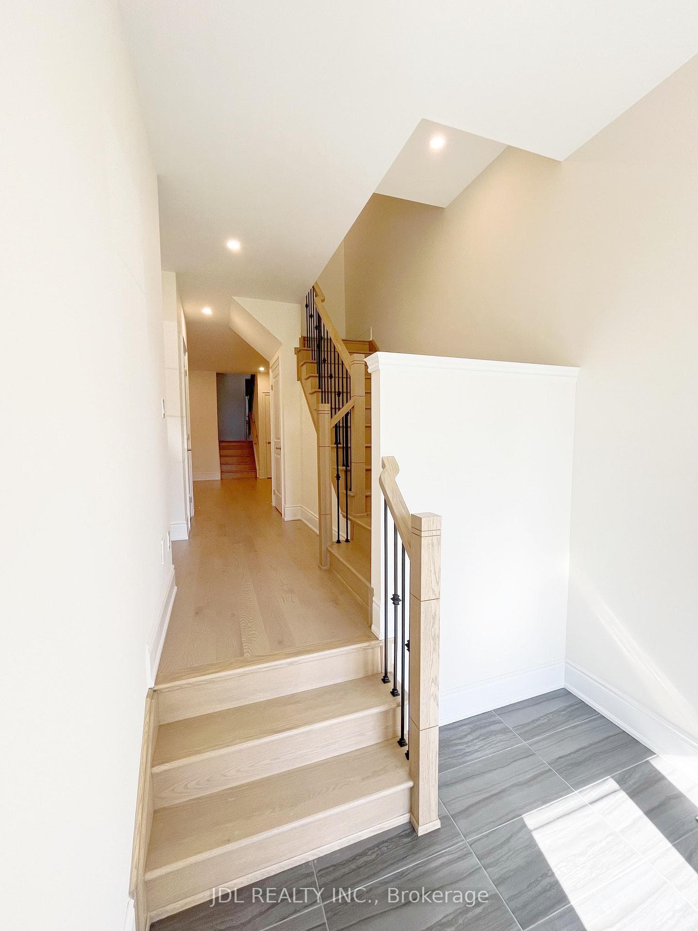 9394 Bayview Avenue photo 5
