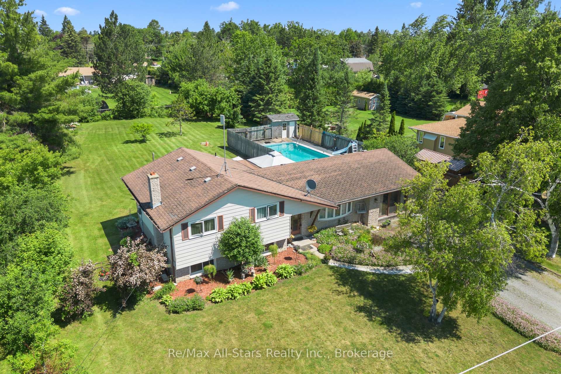 19 Janet Drive photo 1