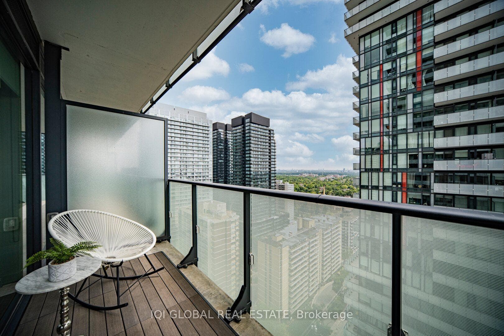 161 Roehampton Avenue Unit 2505 photo 4