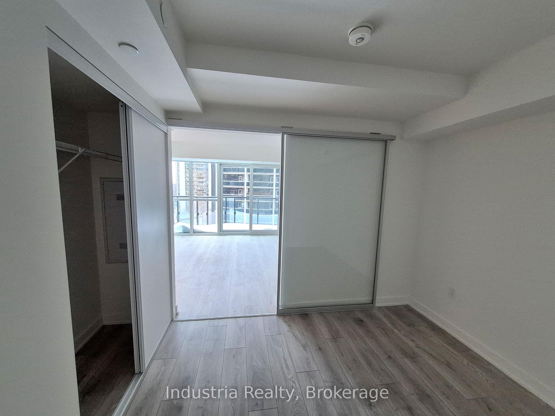 120 Broadway Avenue Unit 816 photo 10