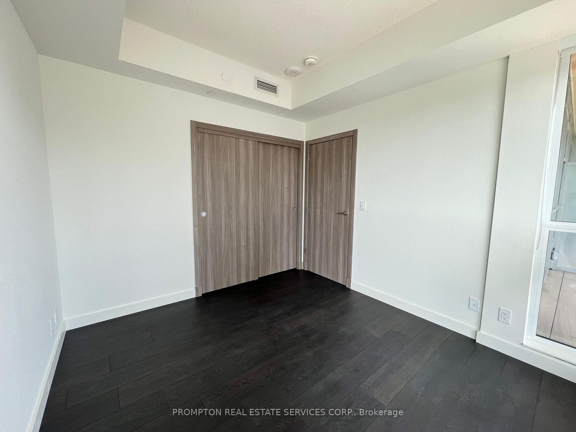 25 McMahon Drive Unit 901 photo 5
