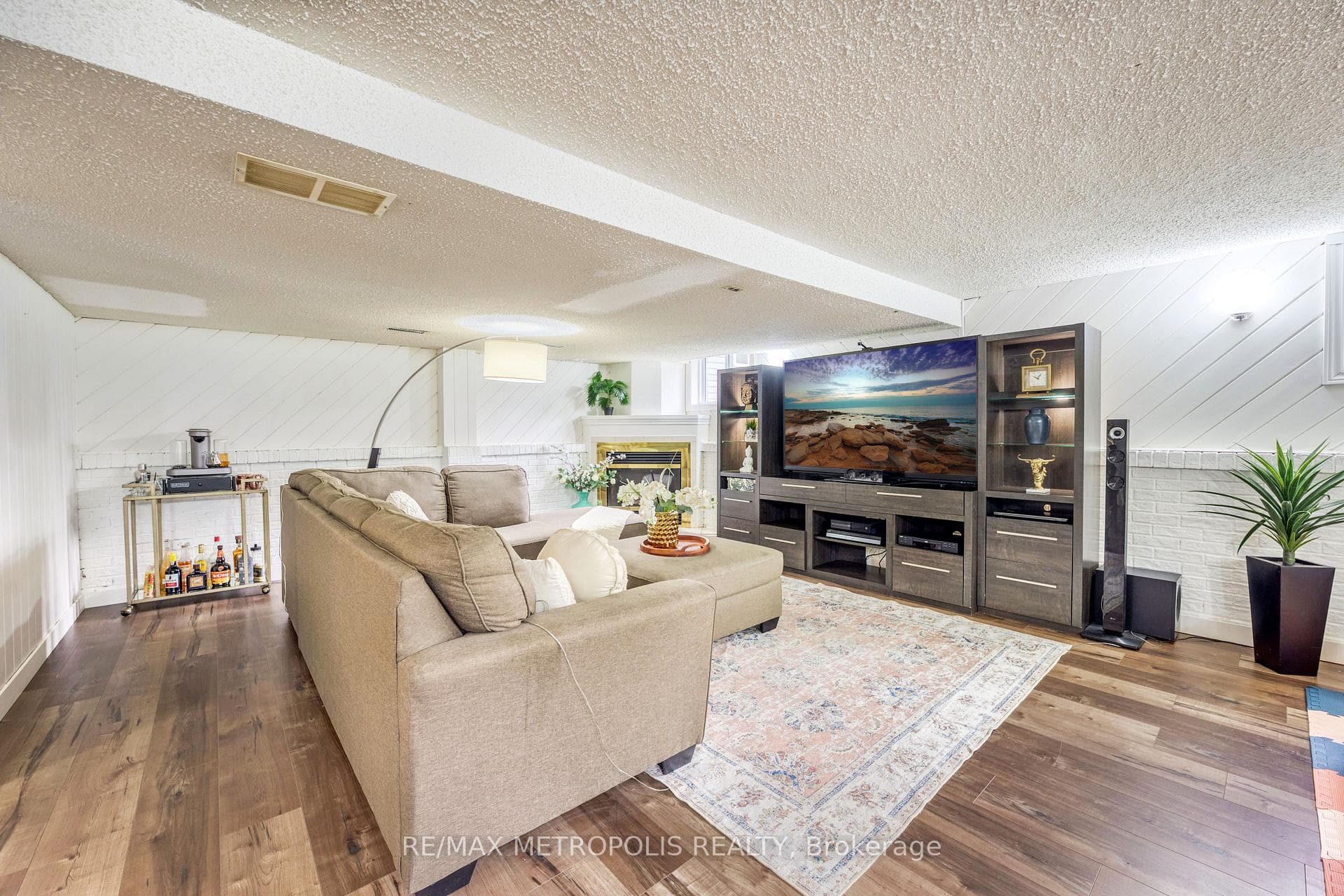 485 Bentinck Drive photo 23