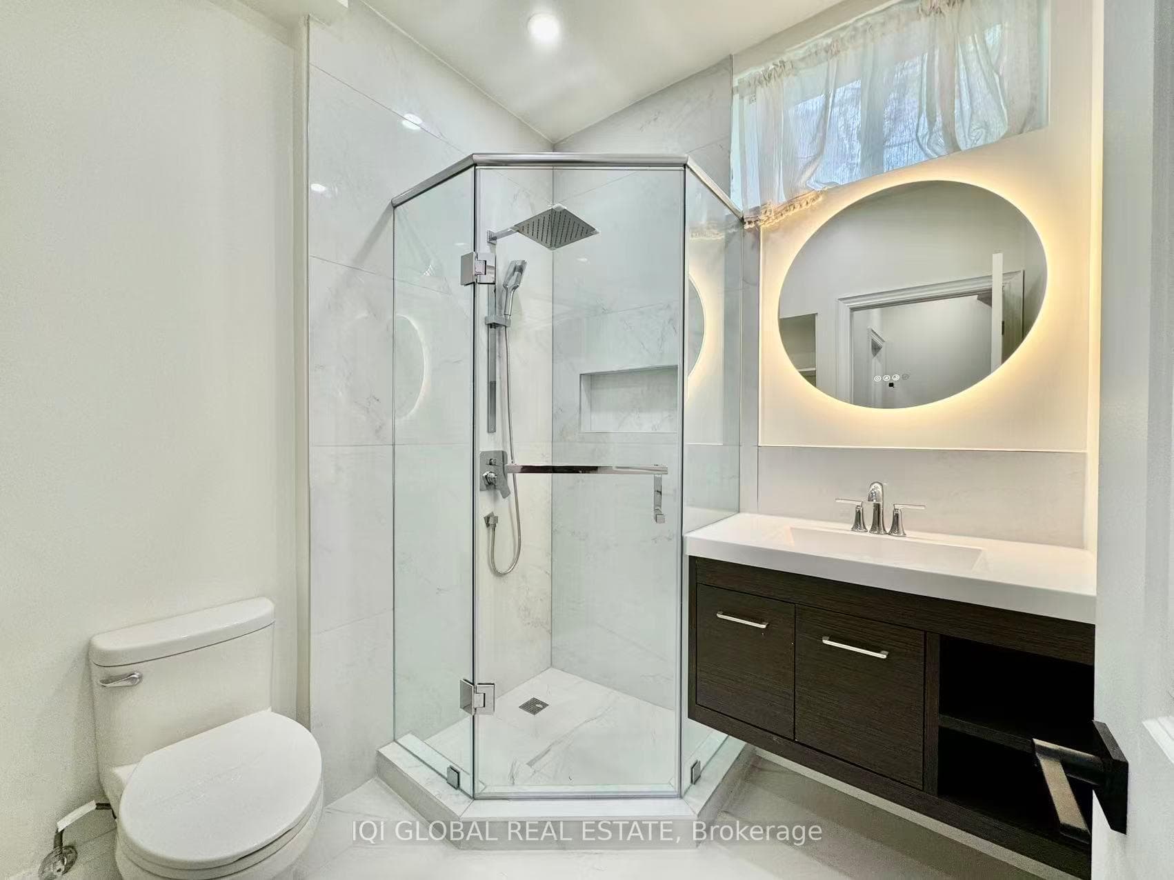 3-PC Modern Bathroom-Bsmt Level