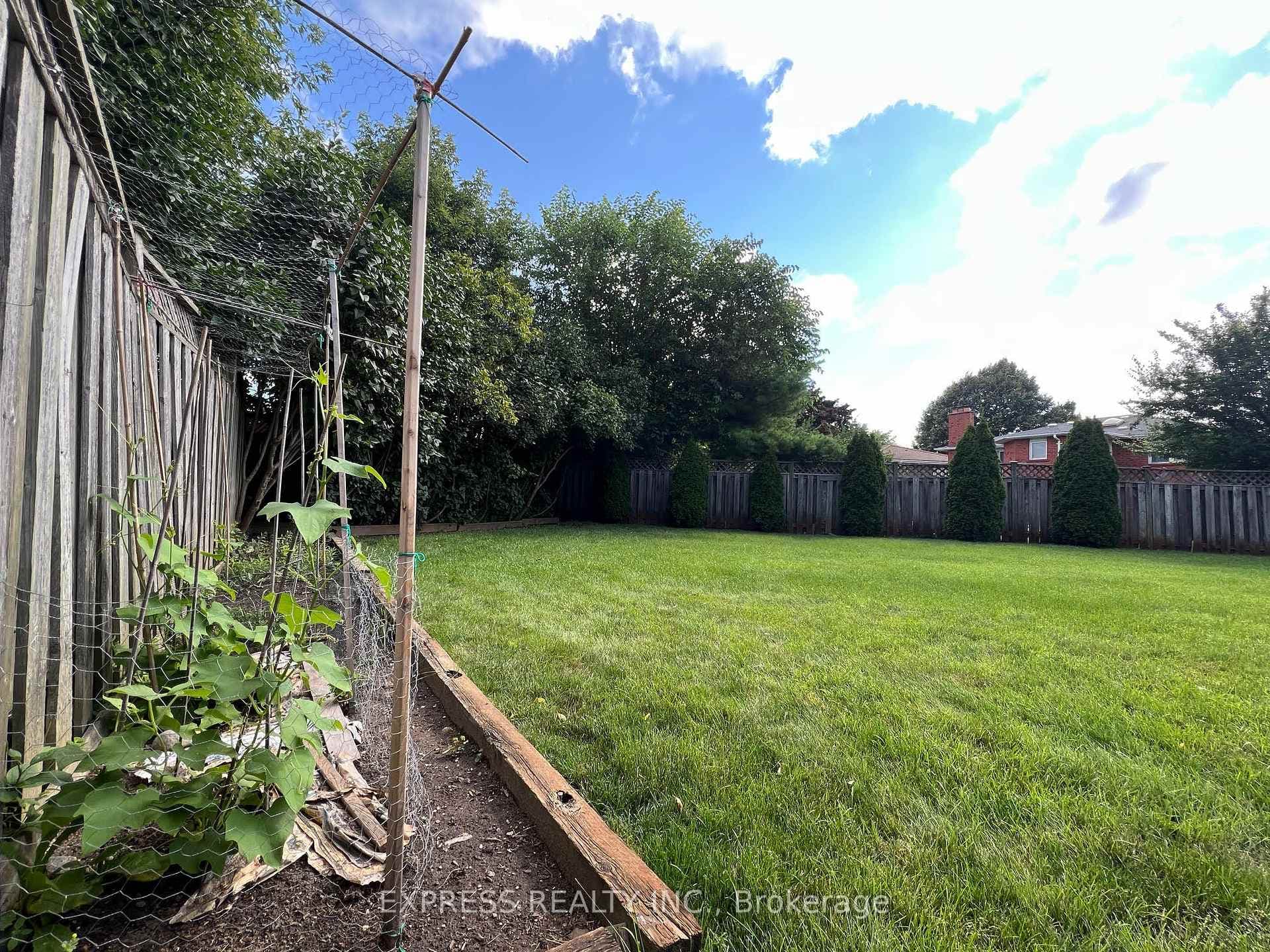 16 Hanover Court photo 3