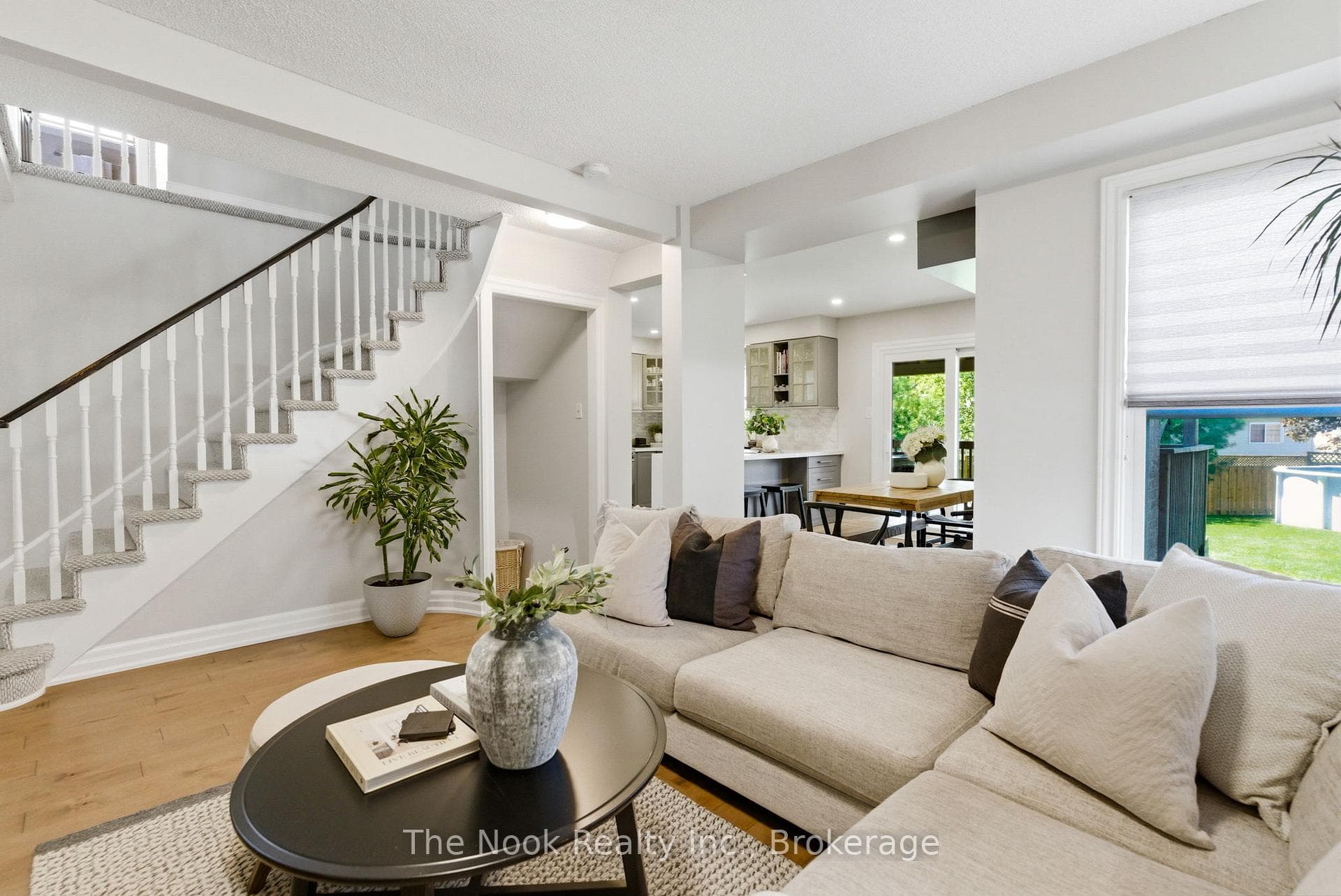 15 Stanford Crescent photo 22