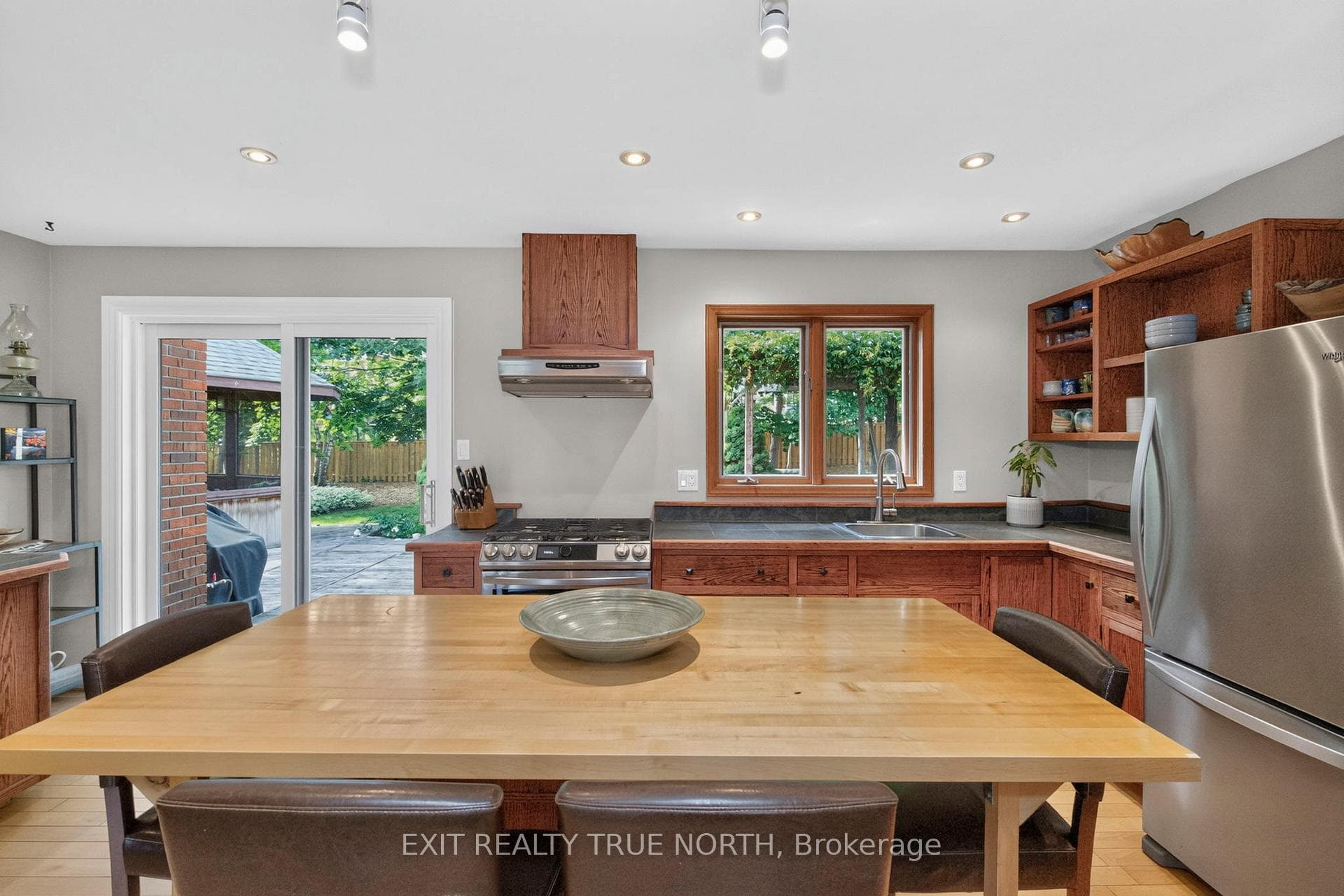 14 Rosewood Avenue photo 9
