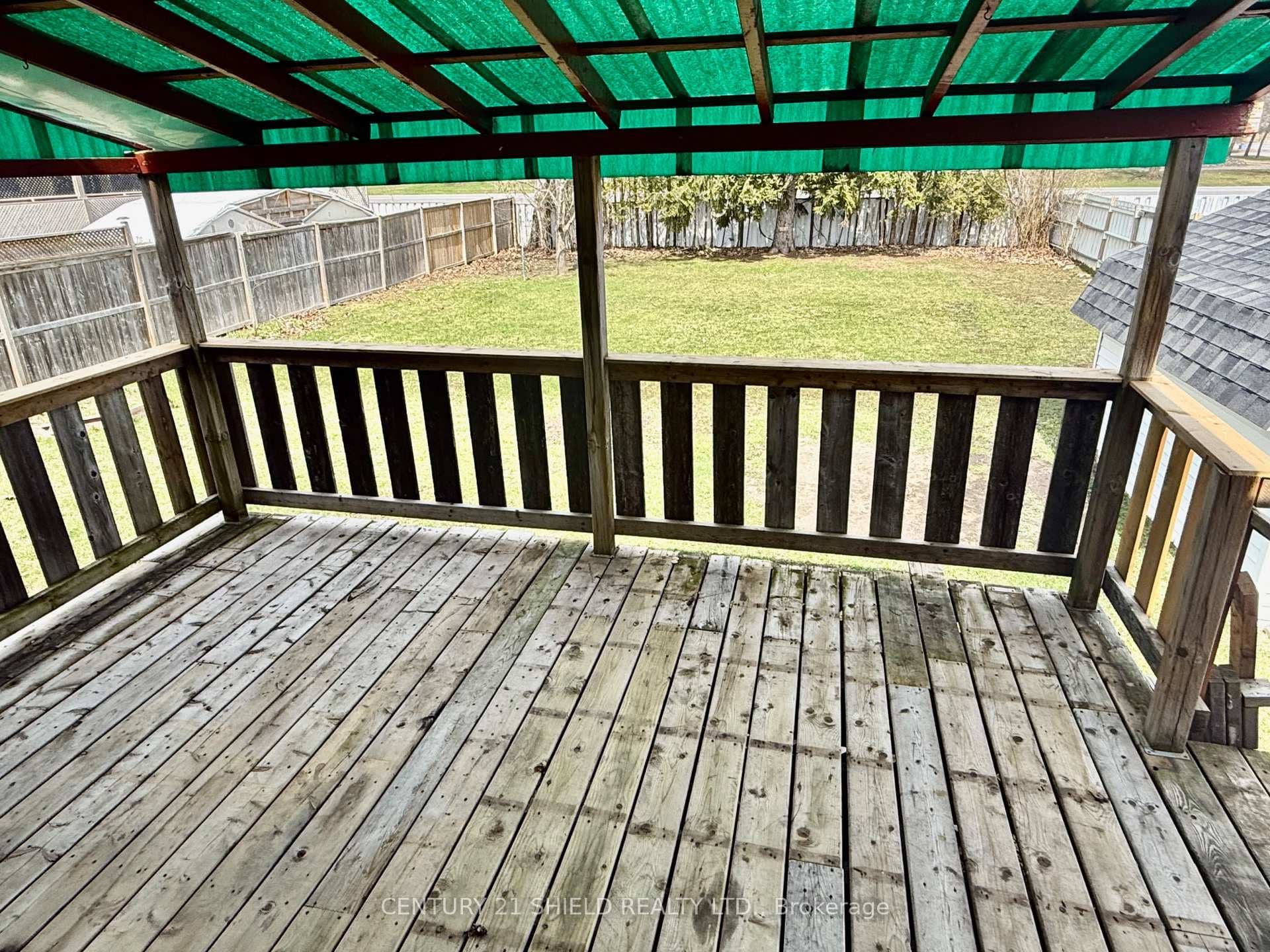 Covered deck off kitchen
