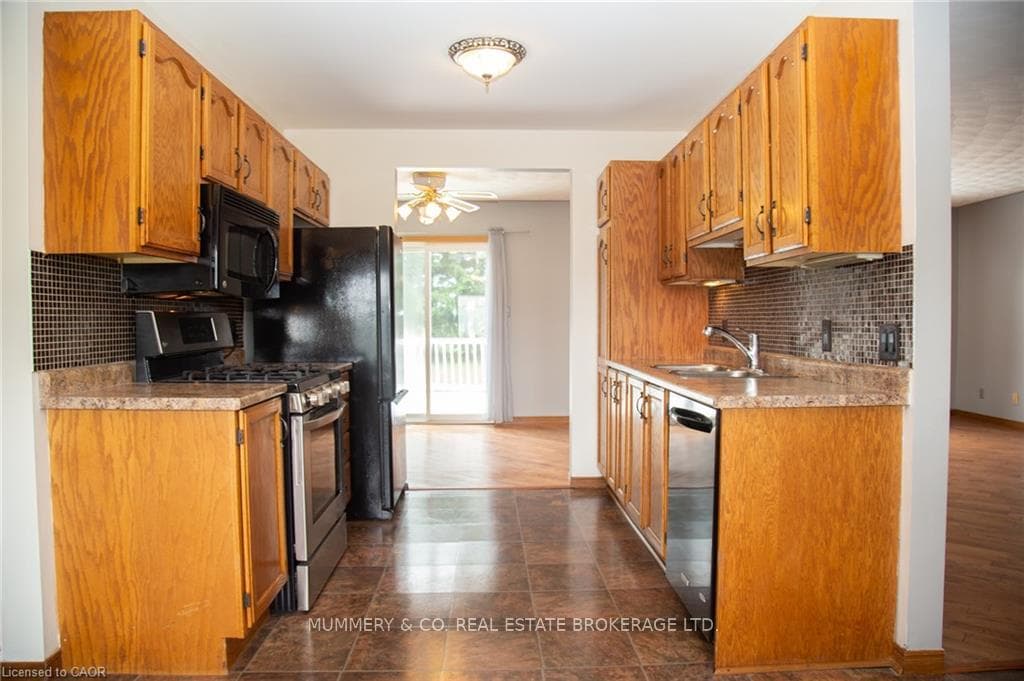 Gas stove and built-in microwave