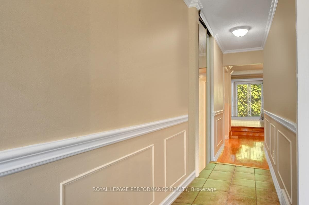 1815 Belval Crescent photo 4