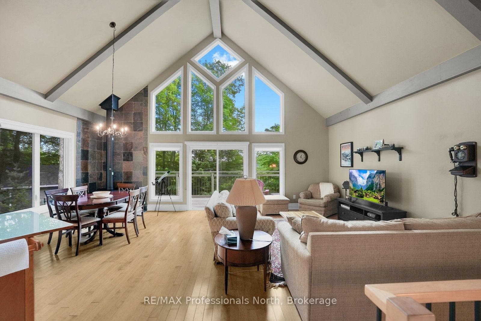 1311 Wonderland Road photo 7
