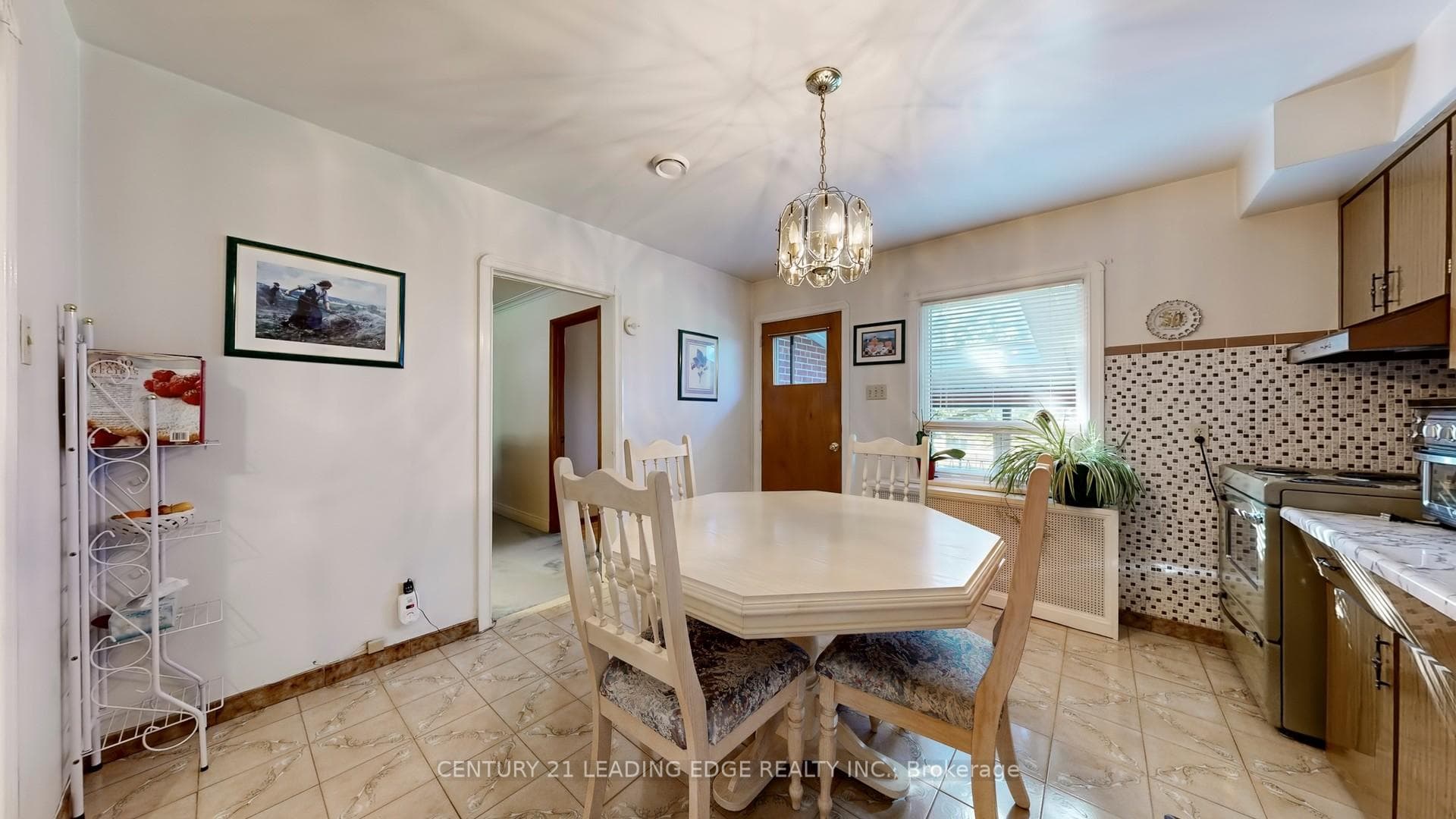 325 Waterloo Avenue photo 10