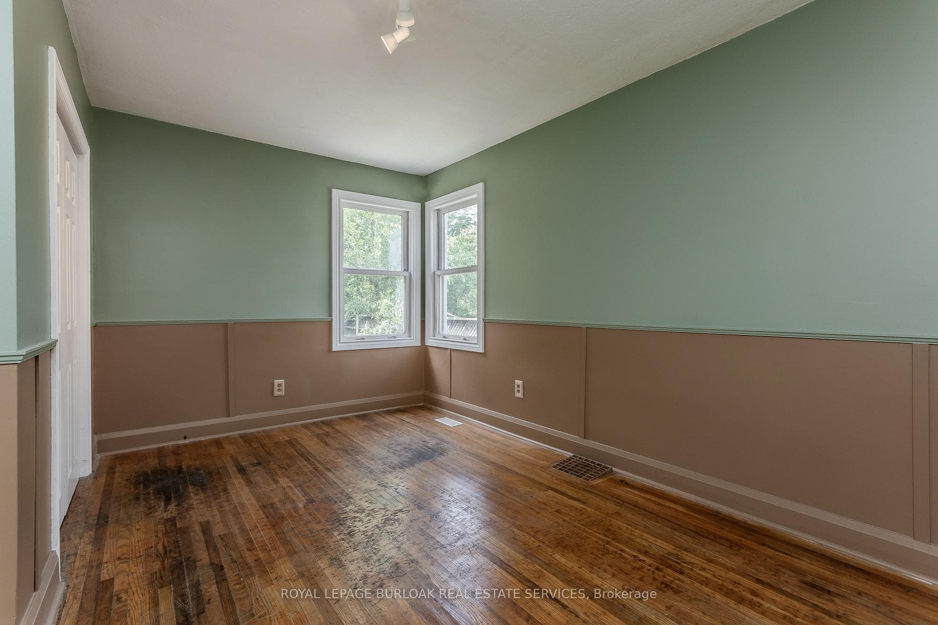 456 East 42nd Street photo 10