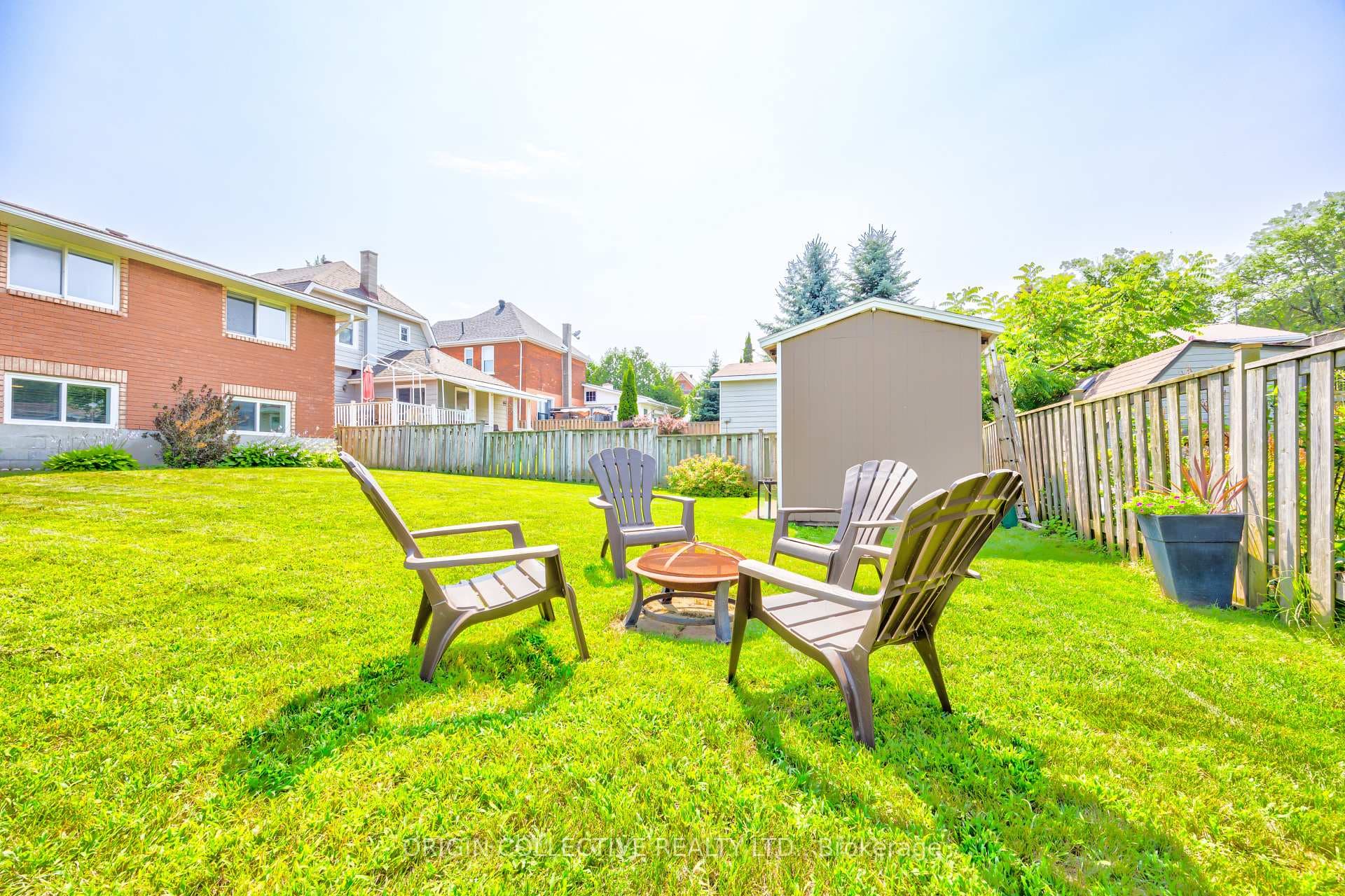 444 William Street photo 31