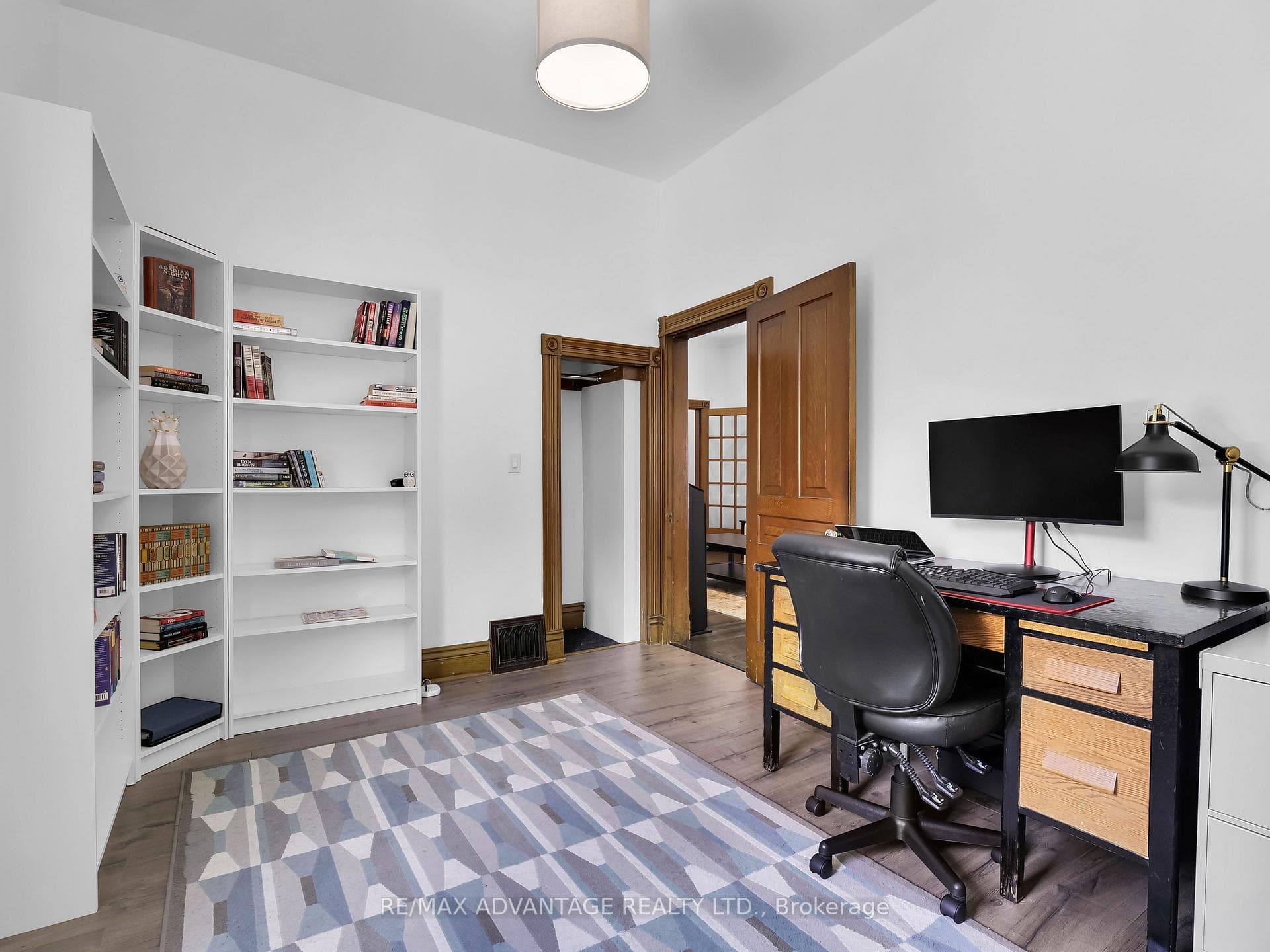 Large & bright office or 3rd bedroom